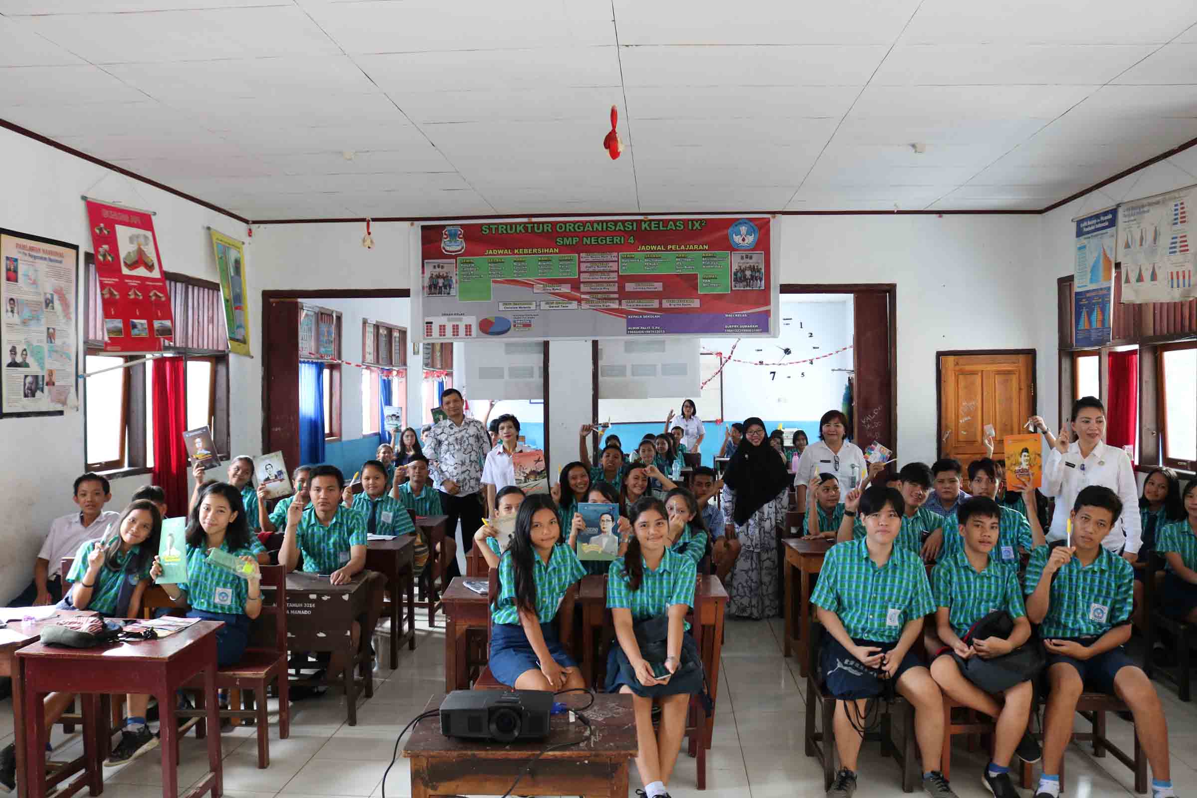 <p>SMP Negeri 4 Manado</p>
